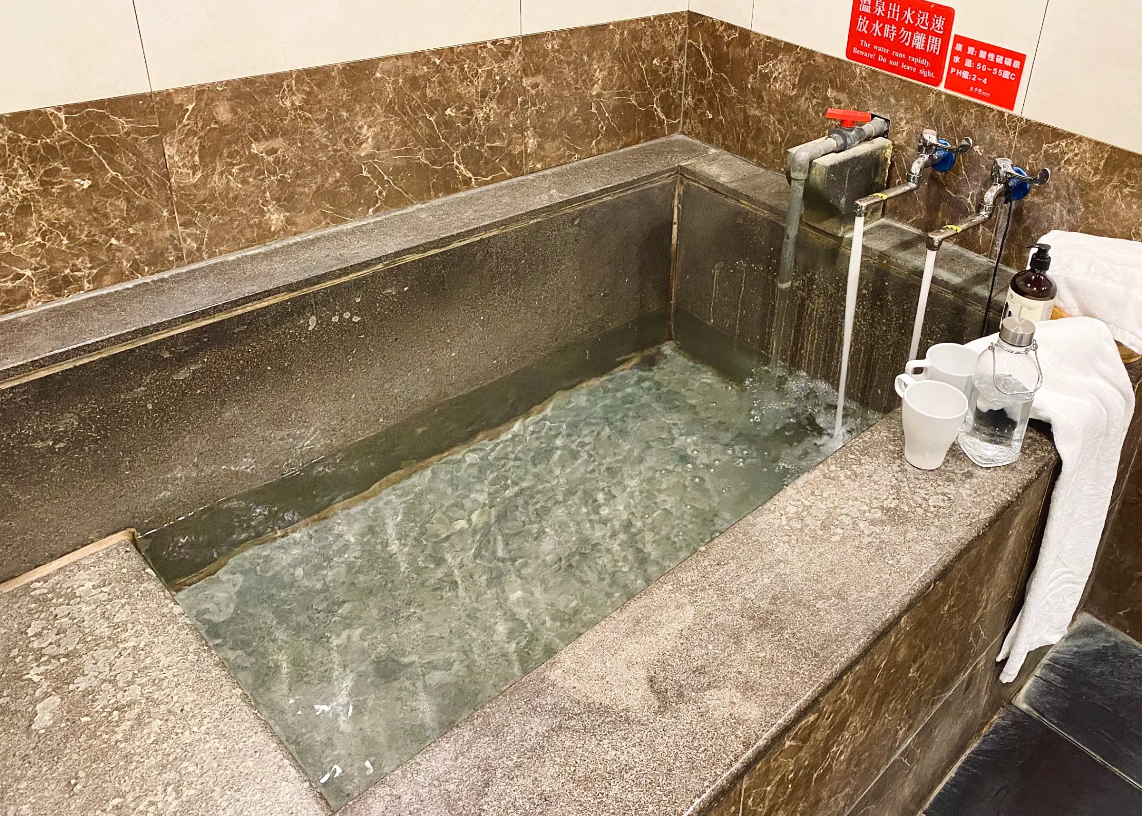 標準無窗雙人房